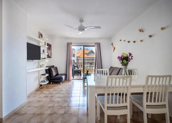 Apartamento Castle Harbour Phoebe's Flat Cristianos By Lovetenerife