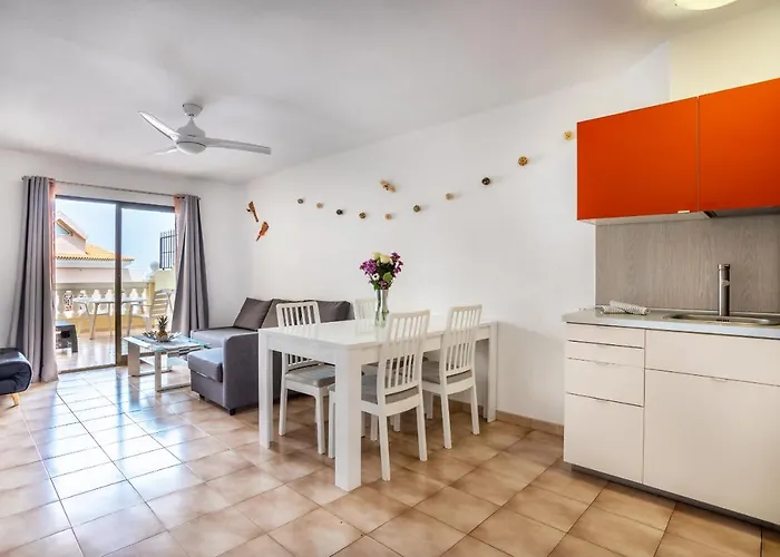 Apartamento Castle Harbour Phoebe's Flat Cristianos By Lovetenerife *