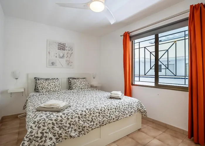 Castle Harbour Phoebe's Flat Cristianos By Lovetenerife *